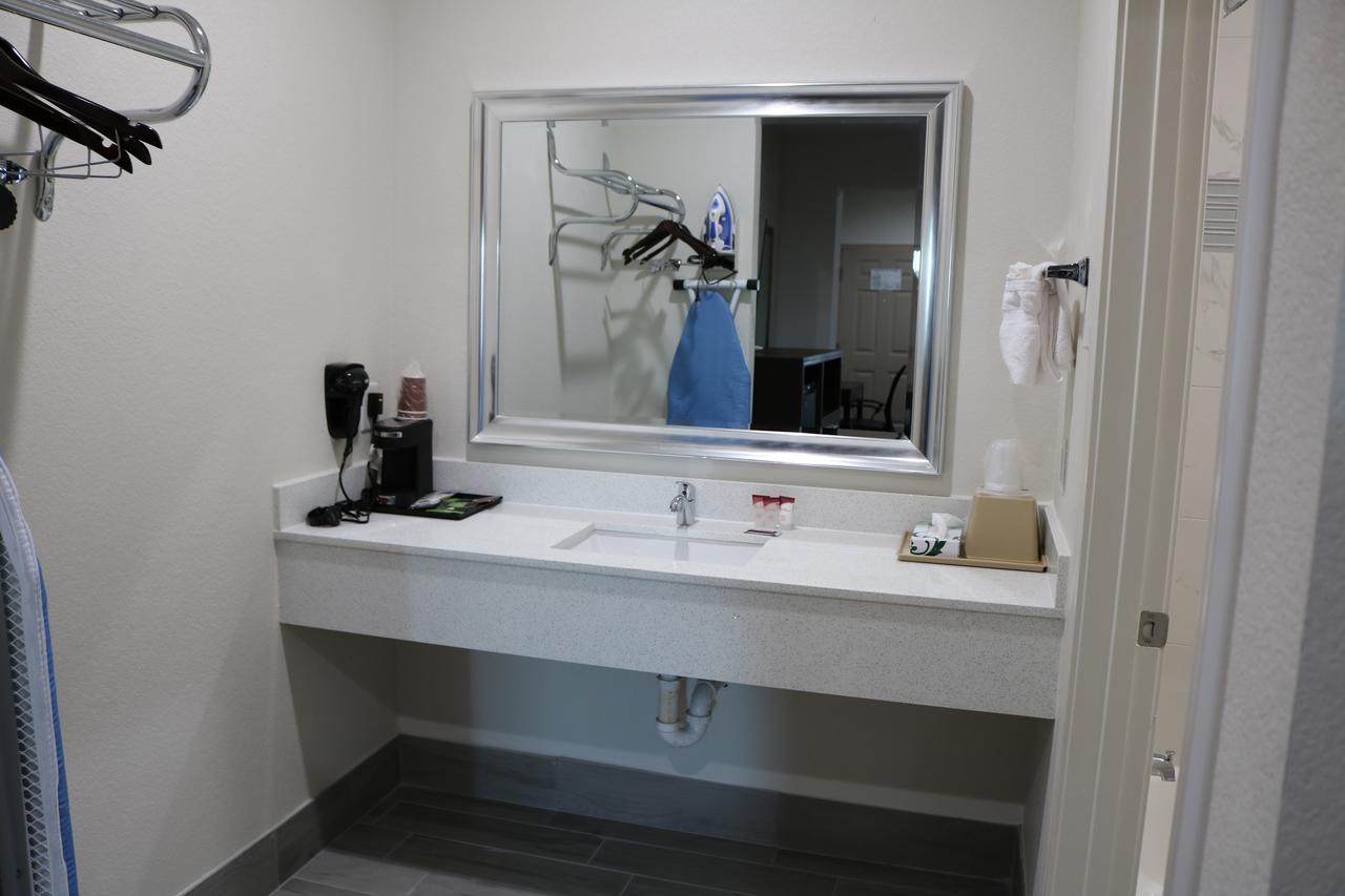 Scottish Inn & Suites - Iah Airport Humble Exteriör bild